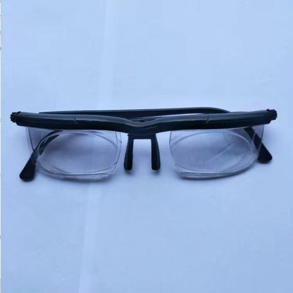 Lunettes à verres ajustables qui permettent de régler la correction visuelle sans ordonnance médicale