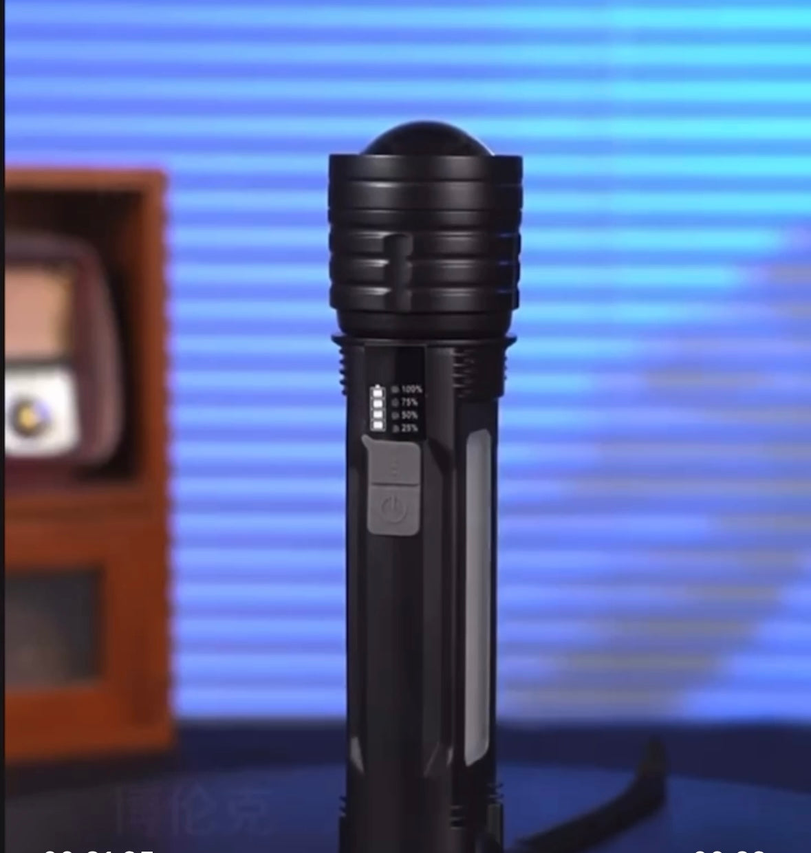Lampe torche Solaire et rechargeable multifonction